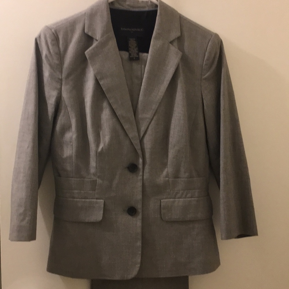 Like new Banana Republic women's suit!